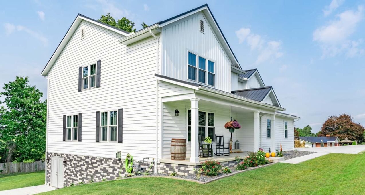 CedarMAX insulated vinyl siding in White