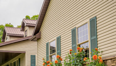 HeartTech® Vinyl Siding in Clay