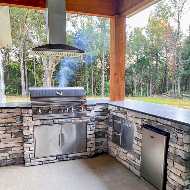 Outdoor kitchen featuring ProVia's Ledgestone veneer in Mystic, a gray ledgestone