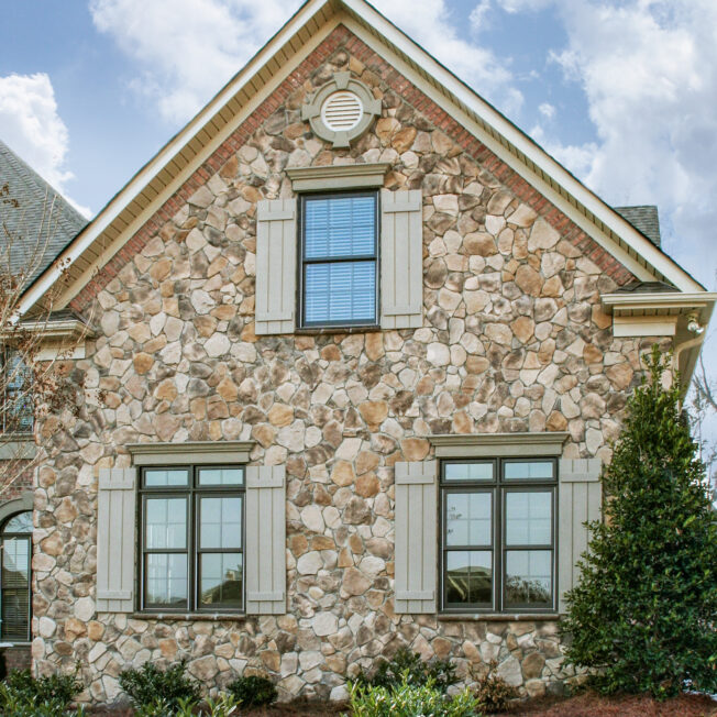 House with Fieldstone veneer manufactured stone, Top Rock