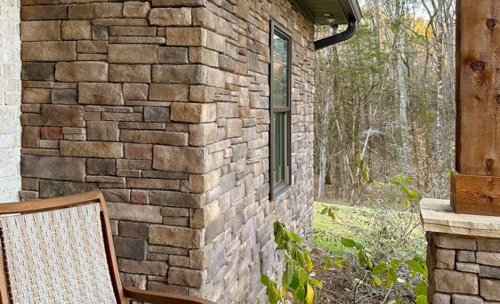 Front porch view of Shawnee Dry Stack manufactured stone veneer on the outside of a home