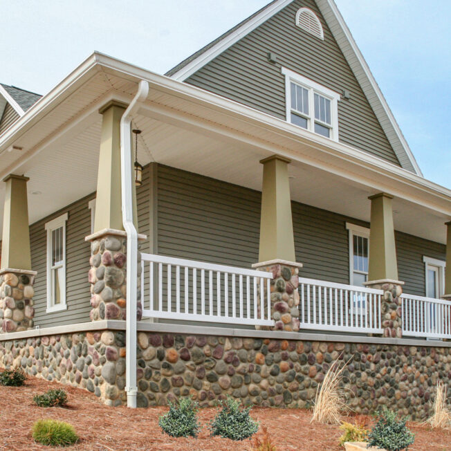 Michigan River Rock stone veneer on a home exterior, example of river rock house exterior application