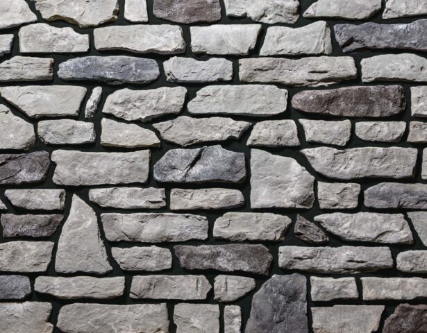 Ridge Cut™ Silverton manufactured stone veneer with Black Grout