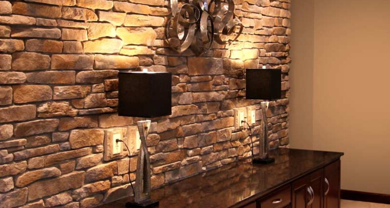 Interior stone veneer wall with table lamps which illustrates the affect indoor lighting can have on stone color